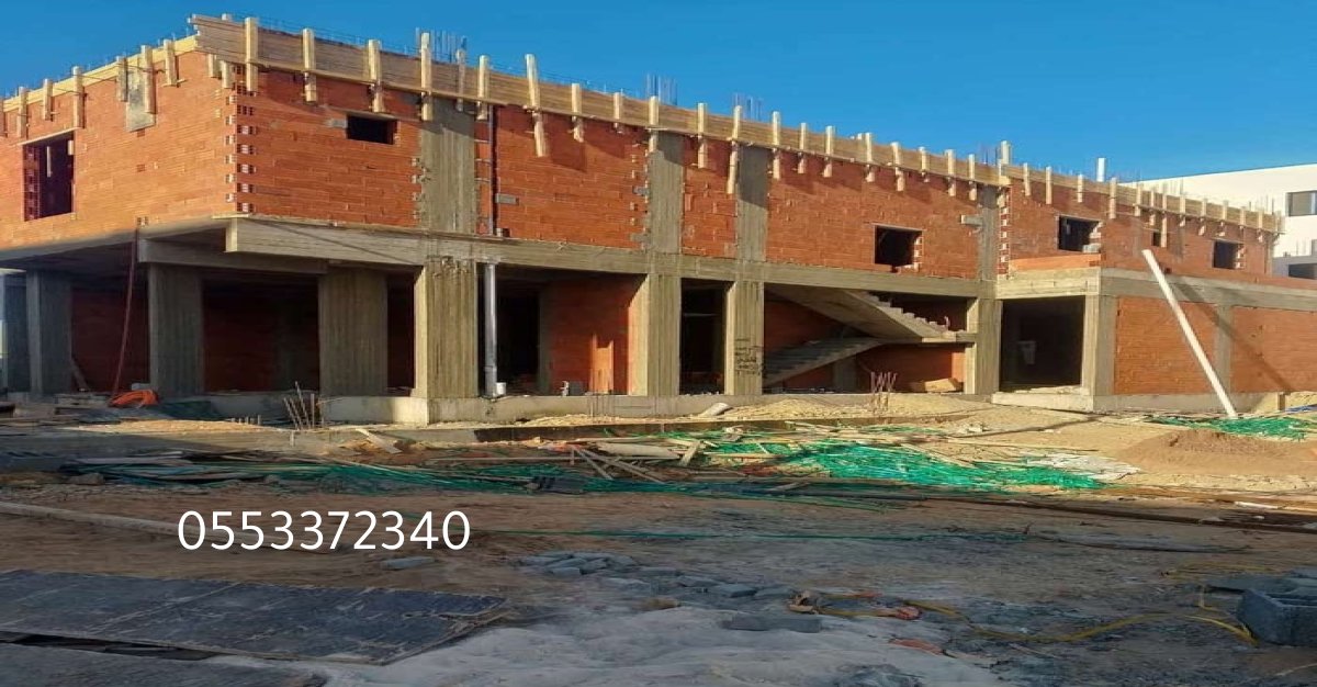 بناء هيكل خرساني لمبنى سكني قيد الإنشاء بجدة