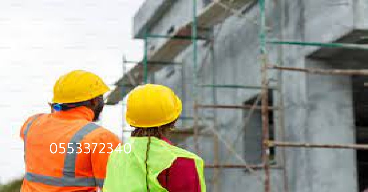 عملية تسليح الأساسات قبل صب الخرسانة بإشراف مقاول عظم