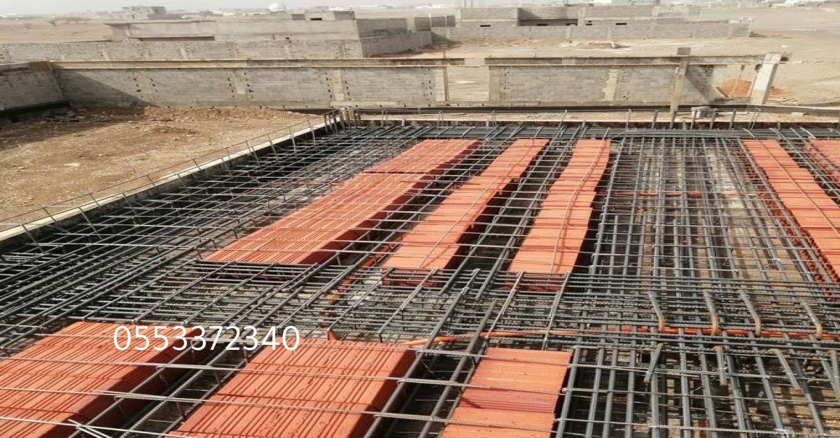 معدات بناء في موقع مشروع معماري في أبحر الشمالية